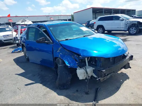 4T1BF1FK5HU717502 2017 TOYOTA CAMRY - Image 1