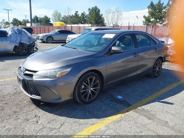 4T1BF1FK5HU718469 2017 TOYOTA CAMRY - Image 2