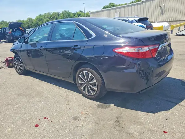 4T1BF1FK5HU724840 2017 TOYOTA CAMRY - Image 2