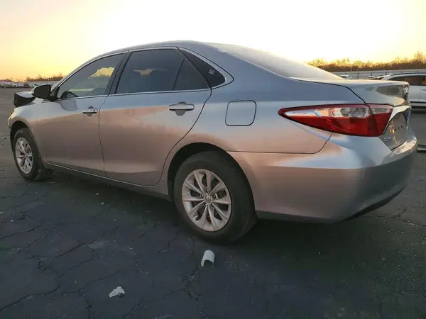 4T1BF1FK5HU725583 2017 TOYOTA CAMRY - Image 2