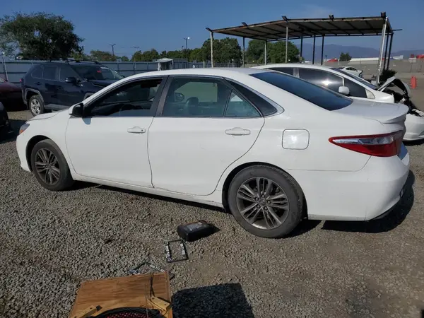 4T1BF1FK5HU734817 2017 TOYOTA CAMRY - Image 2