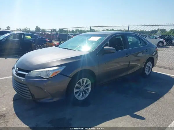 4T1BF1FK5HU734879 2017 TOYOTA CAMRY - Image 2