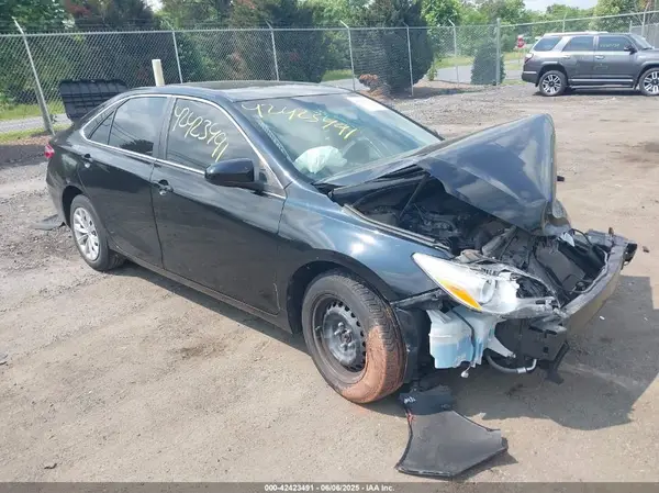 4T1BF1FK5HU737121 2017 TOYOTA CAMRY - Image 1