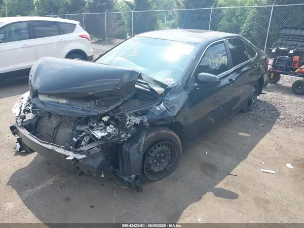 4T1BF1FK5HU737121 2017 TOYOTA CAMRY - Image 2