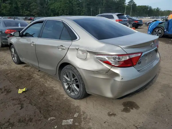 4T1BF1FK5HU737586 2017 TOYOTA CAMRY - Image 2
