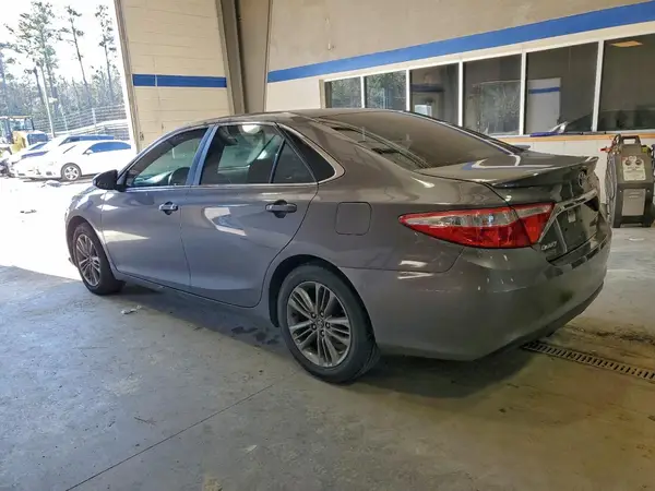 4T1BF1FK5HU738110 2017 TOYOTA CAMRY - Image 2