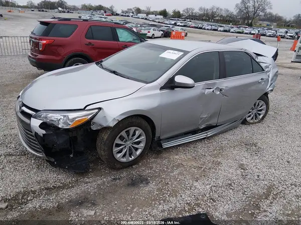 4T1BF1FK5HU738401 2017 TOYOTA CAMRY - Image 2