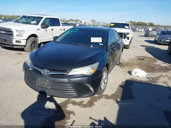 4T1BF1FK5HU739208 2017 TOYOTA CAMRY - Image 2