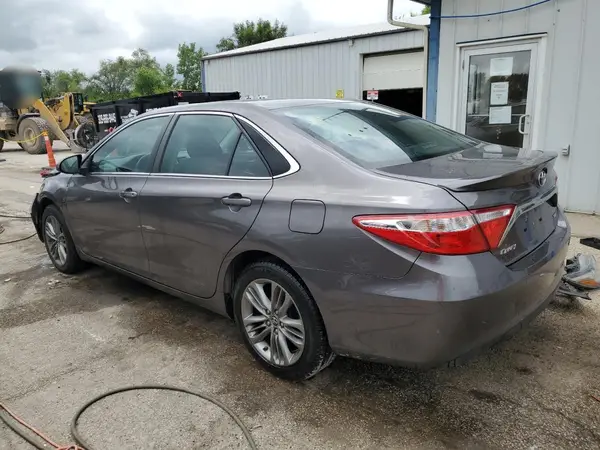4T1BF1FK5HU739256 2017 TOYOTA CAMRY - Image 2