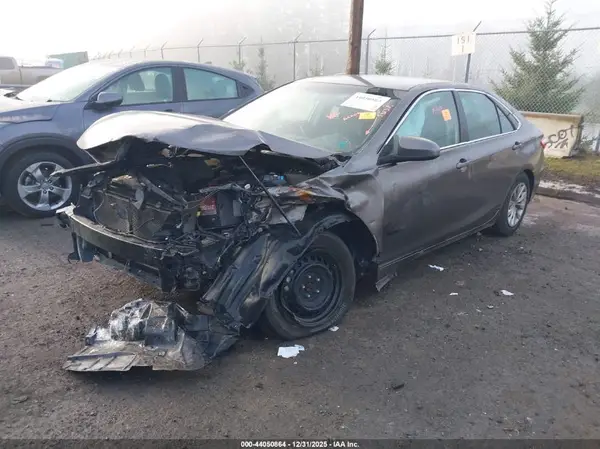 4T1BF1FK5HU739449 2017 TOYOTA CAMRY - Image 2