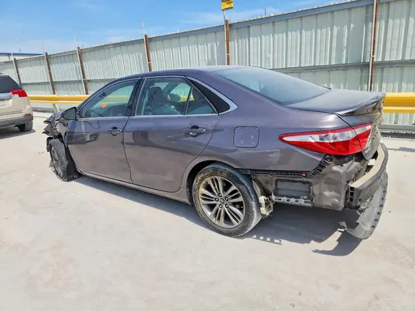 4T1BF1FK5HU740102 2017 TOYOTA CAMRY - Image 2