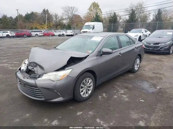 4T1BF1FK5HU740858 2017 TOYOTA CAMRY - Image 2