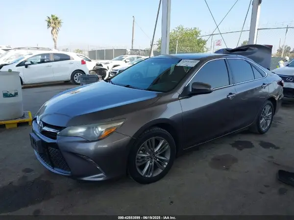 4T1BF1FK5HU742254 2017 TOYOTA CAMRY - Image 2