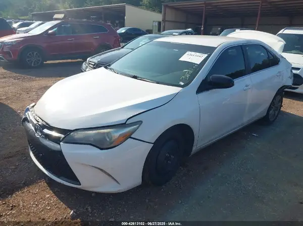 4T1BF1FK5HU748233 2017 TOYOTA CAMRY - Image 2