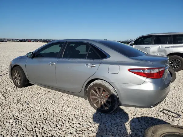 4T1BF1FK5HU752458 2017 TOYOTA CAMRY - Image 2