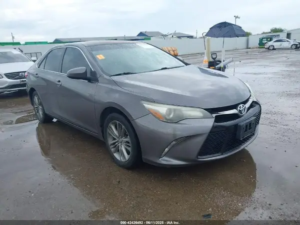 4T1BF1FK5HU755585 2017 TOYOTA CAMRY - Image 1