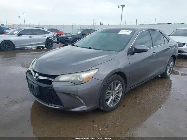 4T1BF1FK5HU755585 2017 TOYOTA CAMRY - Image 2