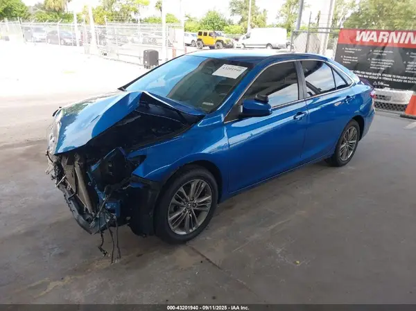 4T1BF1FK5HU758194 2017 TOYOTA CAMRY - Image 2
