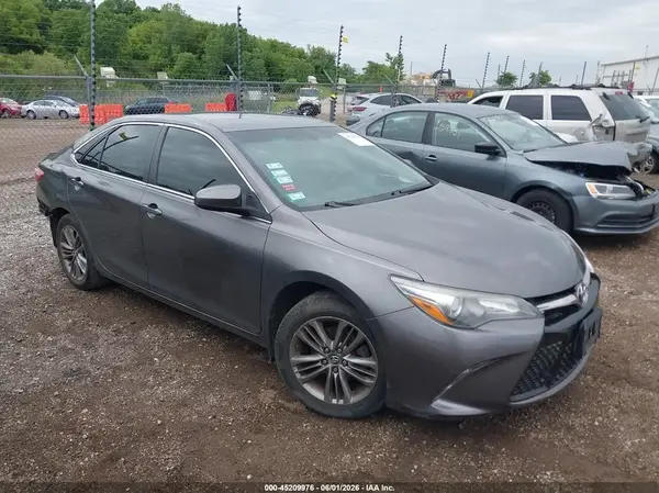 4T1BF1FK5HU759135 2017 TOYOTA CAMRY - Image 1