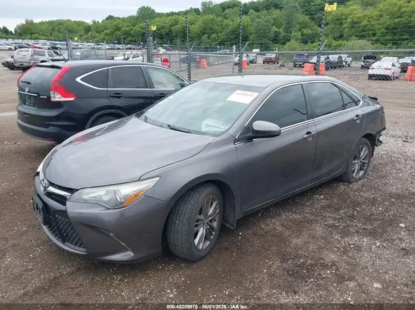 4T1BF1FK5HU759135 2017 TOYOTA CAMRY - Image 2