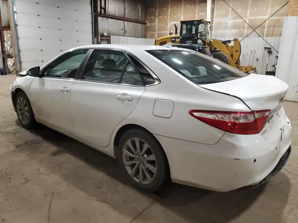 4T1BF1FK5HU760639 2017 TOYOTA CAMRY - Image 2