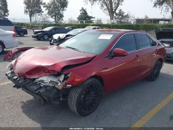 4T1BF1FK5HU762844 2017 TOYOTA CAMRY - Image 2