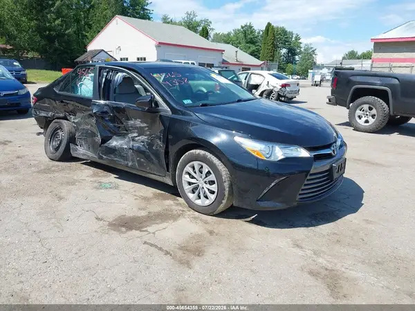 4T1BF1FK5HU768384 2017 TOYOTA CAMRY - Image 1