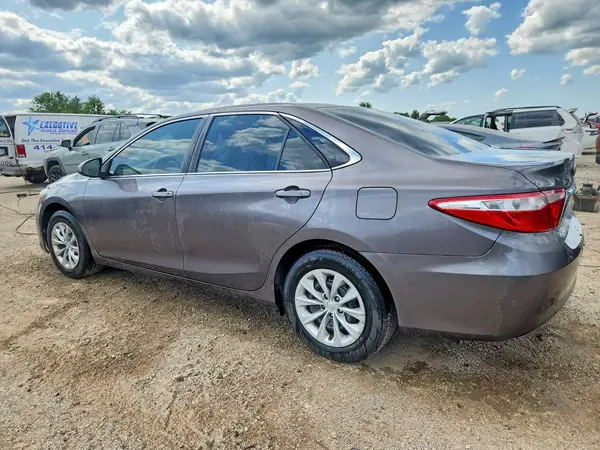 4T1BF1FK5HU777022 2017 TOYOTA CAMRY - Image 2