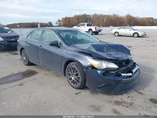 4T1BF1FK5HU781359 2017 TOYOTA CAMRY - Image 1