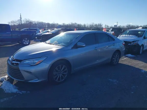 4T1BF1FK5HU782463 2017 TOYOTA CAMRY - Image 2