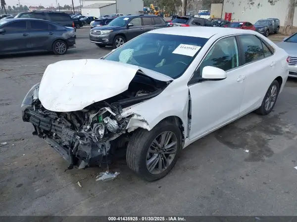 4T1BF1FK5HU784116 2017 TOYOTA CAMRY - Image 2