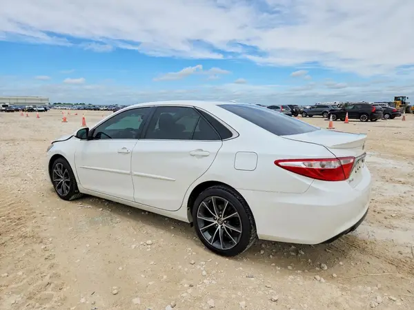 4T1BF1FK5HU786710 2017 TOYOTA CAMRY - Image 2