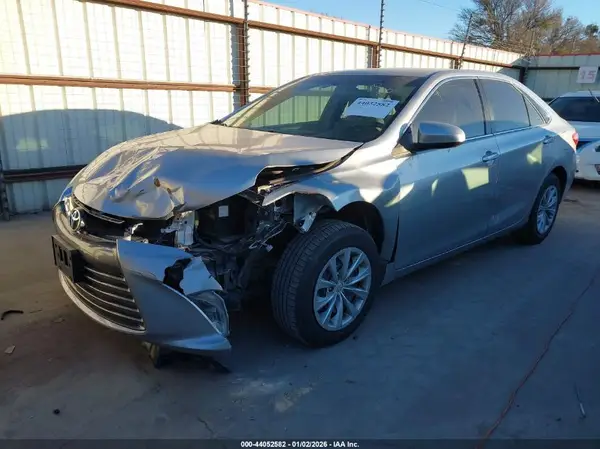 4T1BF1FK5HU796217 2017 TOYOTA CAMRY - Image 2