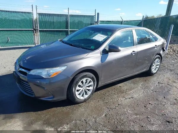 4T1BF1FK5HU800573 2017 TOYOTA CAMRY - Image 2