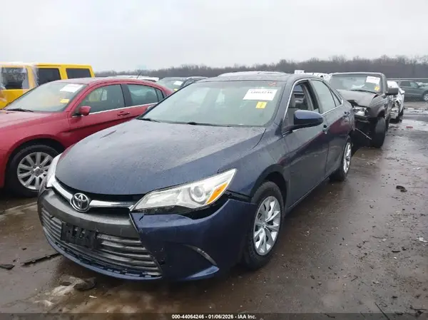 4T1BF1FK5HU803652 2017 TOYOTA CAMRY - Image 2