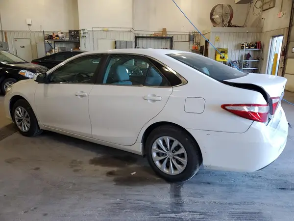 4T1BF1FK5HU804302 2017 TOYOTA CAMRY - Image 2