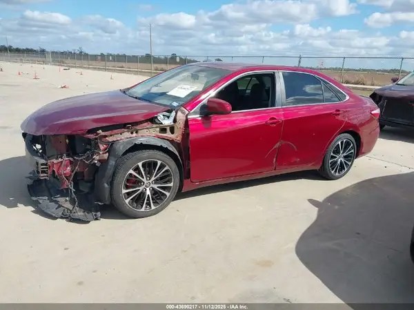 4T1BF1FK5HU807250 2017 TOYOTA CAMRY - Image 2