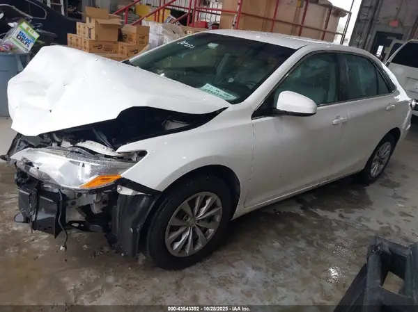 4T1BF1FK5HU809385 2017 TOYOTA CAMRY - Image 2