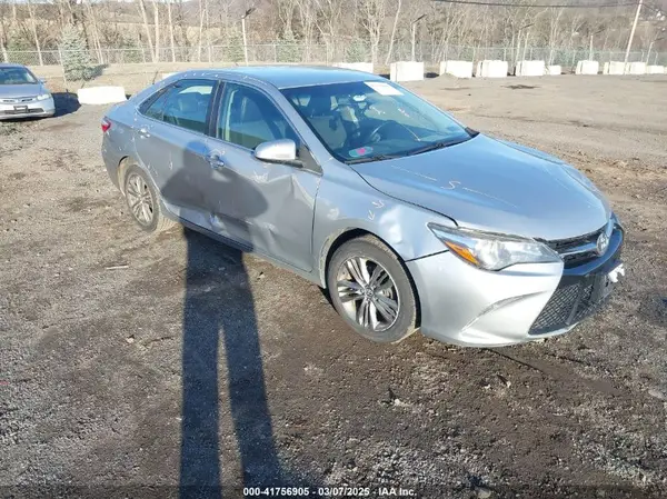 4T1BF1FK5HU810424 2017 TOYOTA CAMRY - Image 1