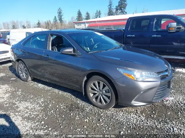 4T1BF1FK5HU811380 2017 TOYOTA CAMRY - Image 1