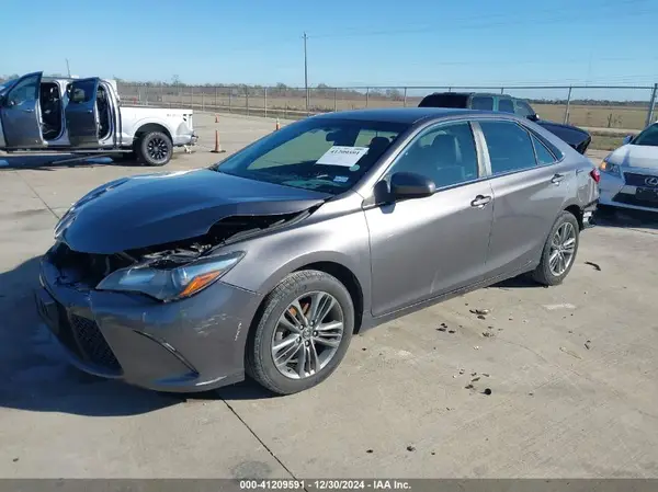 4T1BF1FK5HU813257 2017 TOYOTA CAMRY - Image 2