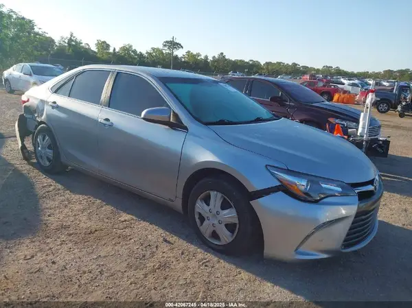 4T1BF1FK6GU117487 2016 TOYOTA CAMRY - Image 1