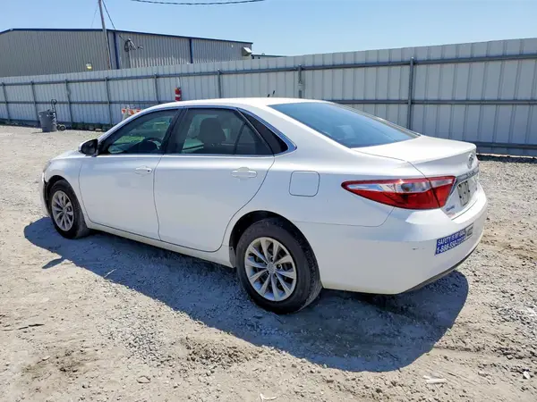 4T1BF1FK6GU122639 2016 TOYOTA CAMRY - Image 2