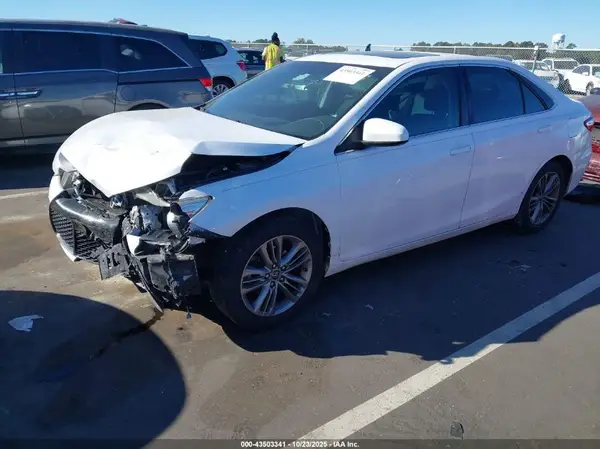 4T1BF1FK6GU130059 2016 TOYOTA CAMRY - Image 2