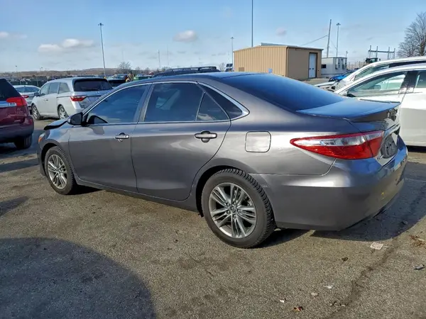 4T1BF1FK6GU133964 2016 TOYOTA CAMRY - Image 2