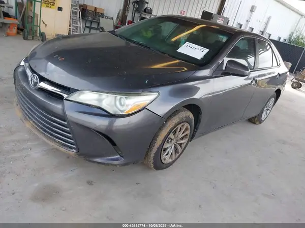 4T1BF1FK6GU135794 2016 TOYOTA CAMRY - Image 2