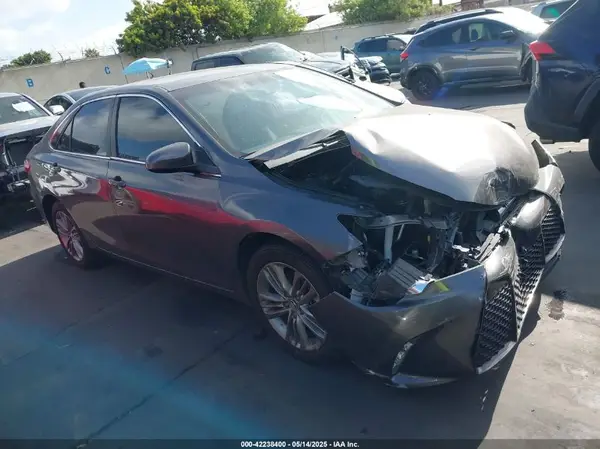 4T1BF1FK6GU137383 2016 TOYOTA CAMRY - Image 1