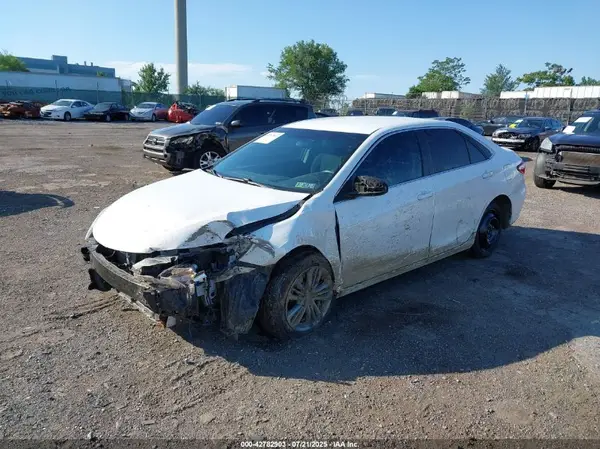 4T1BF1FK6GU139196 2016 TOYOTA CAMRY - Image 2