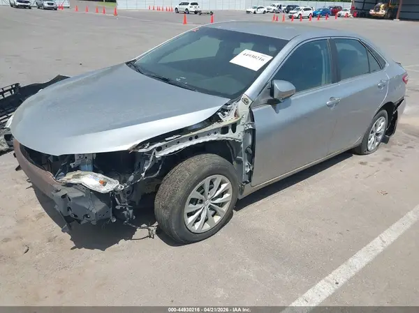 4T1BF1FK6GU142745 2016 TOYOTA CAMRY - Image 2