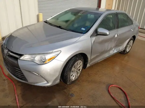 4T1BF1FK6GU143653 2016 TOYOTA CAMRY - Image 2